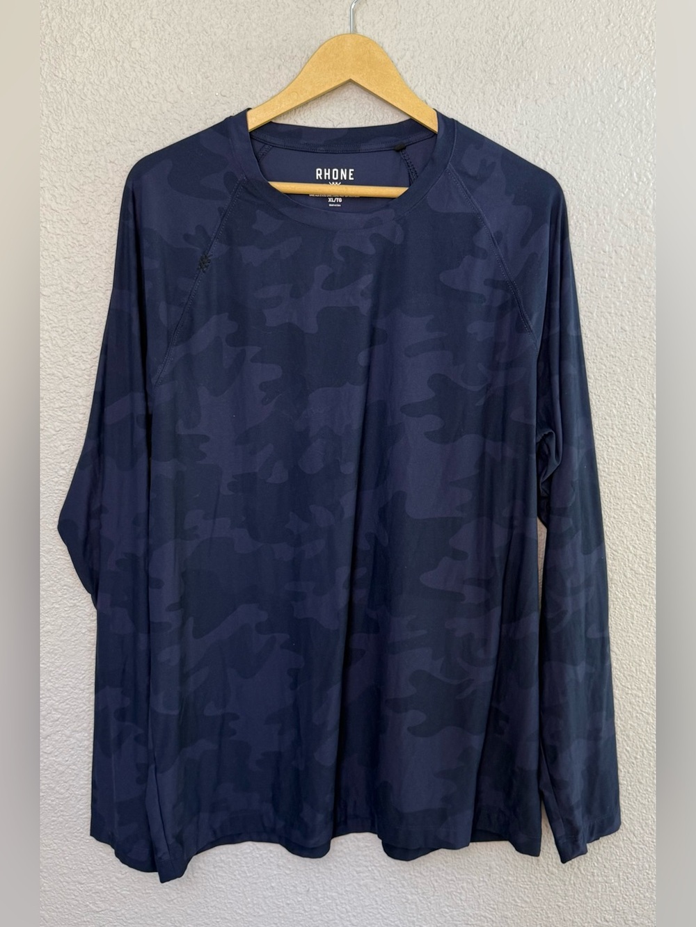 RHONE | Reign Long Sleeve Workout Shirt | Blue Camo | Size XL